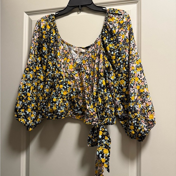 BCBGeneration Cropped-Wrap-Womens-Floral Size M - Picture 4 of 7